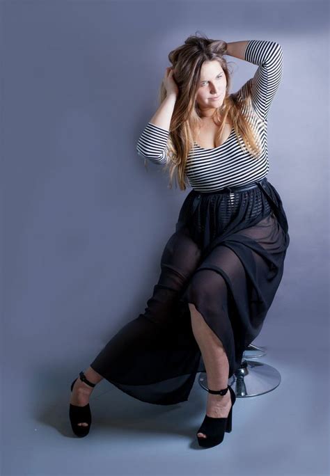 charlotte - casting curvy - stepsis helps with art project|Charlotte Elizabeth (@charlottecurvemodel) .